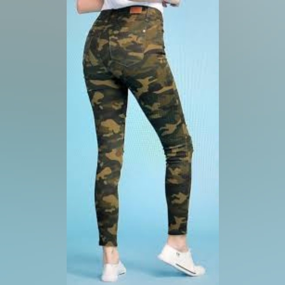 Judy Blue Skinny Fit Mid Rise Distressed Camo Jeans Size 27 - Picture 2 of 9